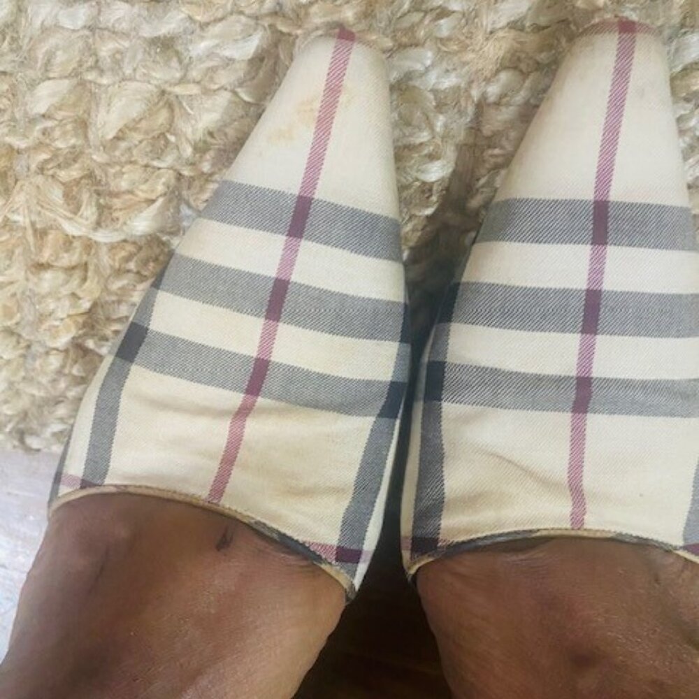 Authentic Burberry - Picture 8 of 9